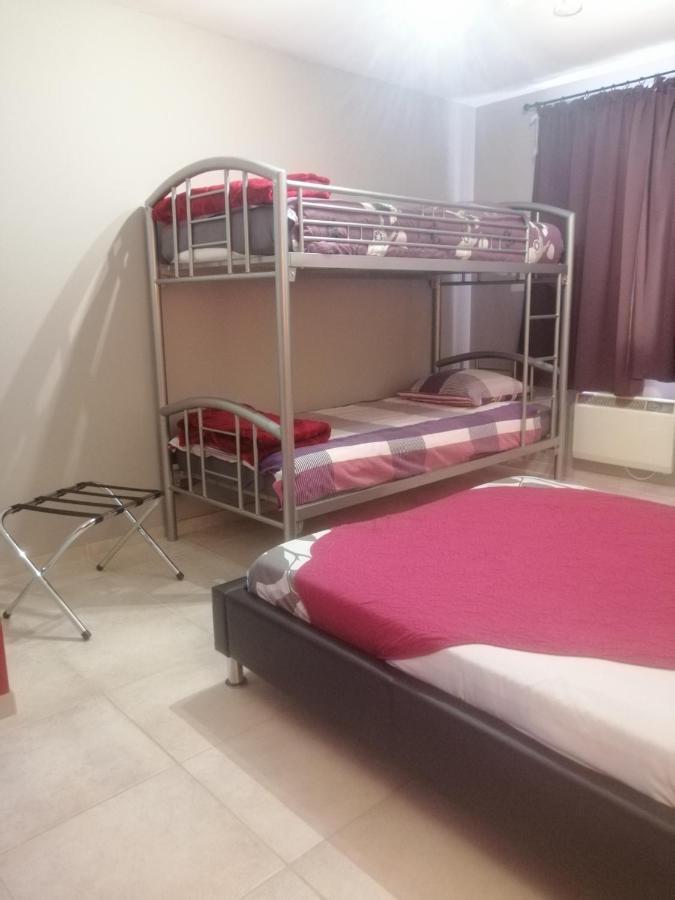 Gite Appartement "Le Bel Etage" Jacuzzi Piscine 6 Personnes Godinne Exterior photo
